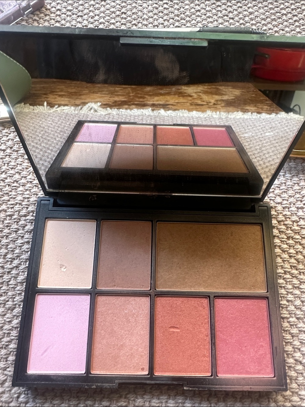 NARS Highlight & Glow Palette in Pink, Peach, Bronze and Champagne